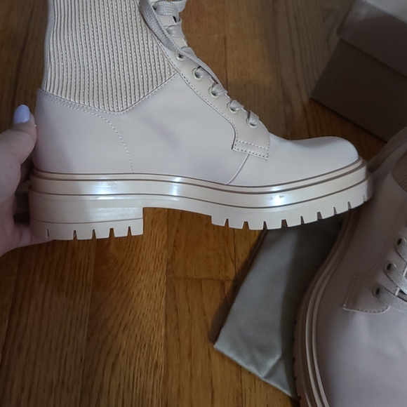 Gianvito Rossi Cream Lace-Up Boots with Rugged Sole - Picture 11 of 13